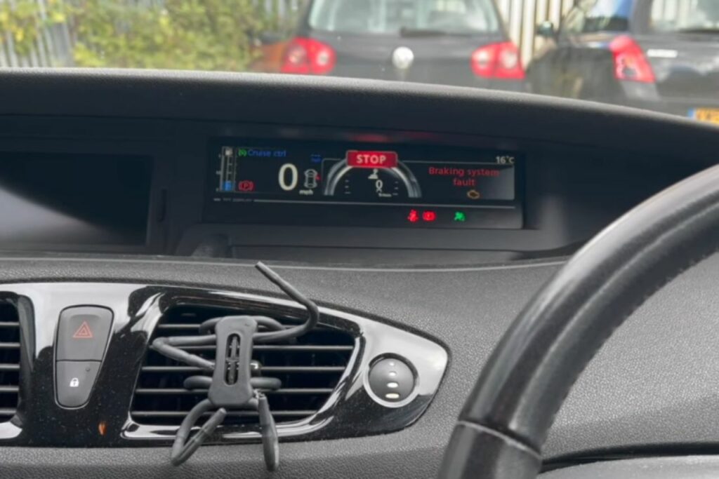Renault Braking System Fault (100 Guaranteed Fix!) » AutomotiveRider