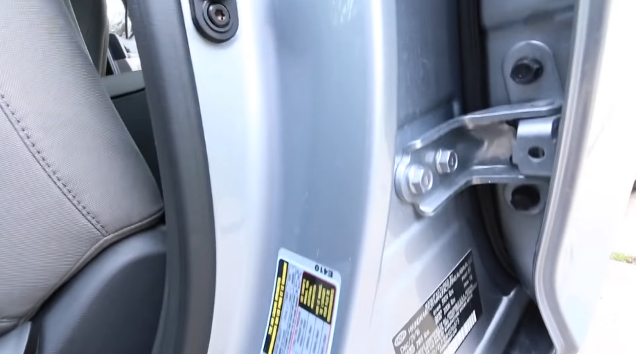 How to Clean Car Door Jambs to Perfection?